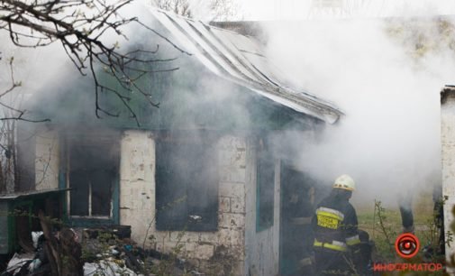 В Днепре на улице Саранской пожар