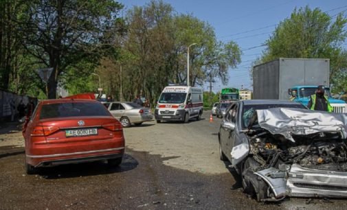 В Днепре столкнулись 2 легковушки
