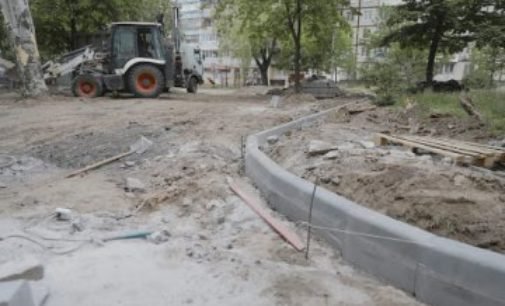 В Днепре на проспекте Героев обустраивают зону отдыха