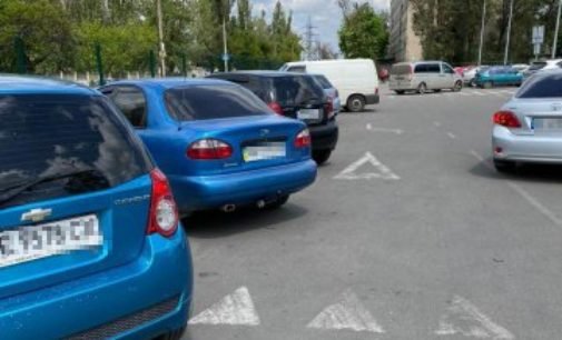 В Днепре из автомобиля украли сумку с деньгами