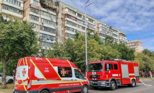 В Киеве при пожаре в многоэтажке погибла женщина