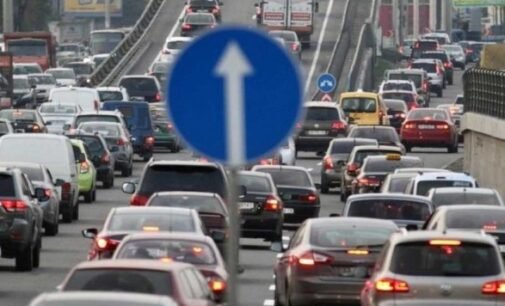 Пробки утром сковали все мосты в столице