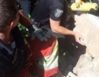 В Днепре парень оказался под завалами дома