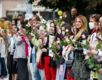 В Минске несколько тысяч женщин вышли на акцию протеста