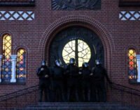 В Беларуси ОМОН вновь разгоняет акции: людей закрыли в костёле