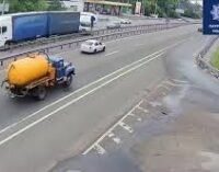 В полиции показали ДТП с четырьмя автомобилями, которое спровоцировало пробку на выезде из Киева
