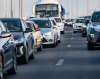 Утром на нескольких мостах Киева образовались пробки