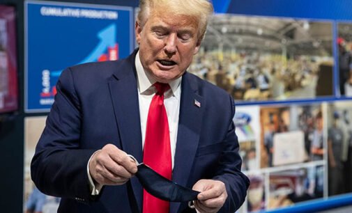 Врач заявил о незаразности переболевшего коронавирусом Трампа