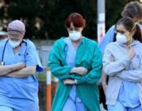 В Италии за сутки почти полтысячи смертей от коронавируса