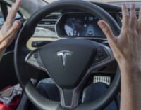 Автопилот Tesla протестировали на узких улицах