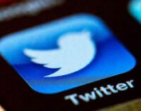 В Twitter заявили, что связанные с РФ аккаунты продвигали теорию заговора