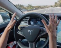 Электрокары Tesla теперь требуют на треть меньше вмешательства человека во время работы автопилота