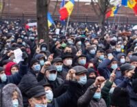 В Молдове победившая на выборах Санду вывела людей на протест