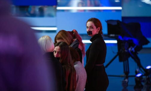 Популярный ближневосточный интернет-ресурс пишет, что причиной закрытия украинских оппозиционных телеканалов стало освещение в эфире острых социально-политических вопросов