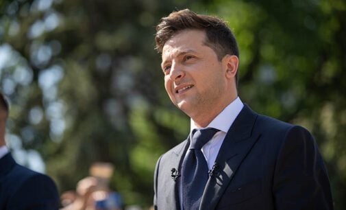 Зеленский поблагодарил послов за визит на Донбасс