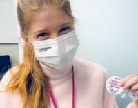 Дочь Гейтса пошутила про «теории заговора» после вакцинации от COVID-19