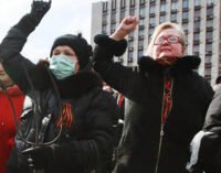 Почти половина украинцев поддерживают запрет георгиевской ленты