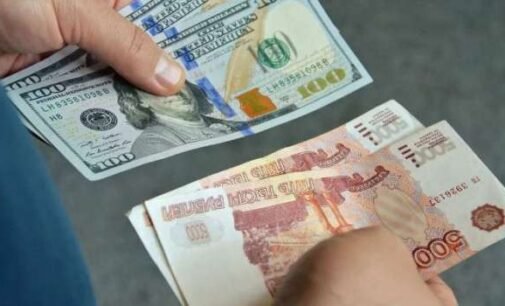 «Новая стадия экономической войны»: Эксперт рассказал об отказе России от доллара