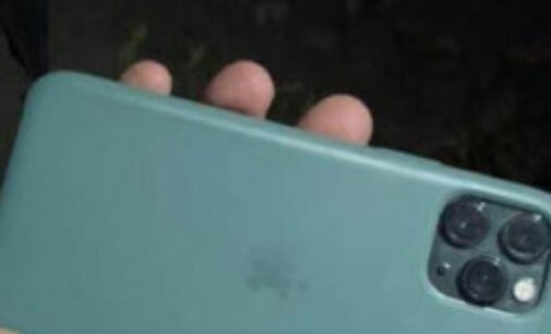 Украли iPhone 13: в Киеве два иностранца ограбили женщину