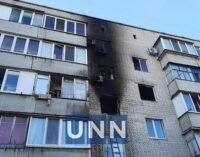 В Киеве в районе Бортничей горит квартира: есть пострадавший
