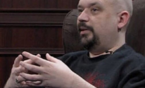 "Думайте про шашлыки, мы на Титанике": автор "хита" о Порошенко записал трек об агрессии РФ
