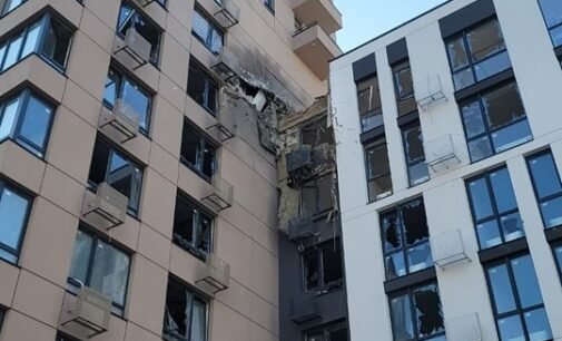 Оккупанты повредили в Киеве уже 87 жилых домов