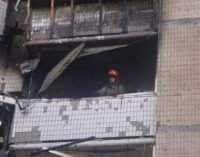 Попадание обломков снаряда в киевскую многоэтажку: спасатели показали видео с места происшествия