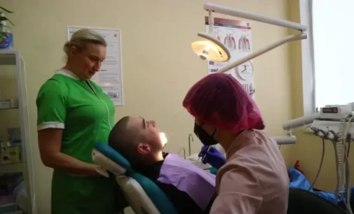 У Дніпрі лікарка-стоматолог безкоштовно лікує зуби нацгвардійцям