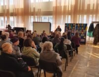 Дніпровські освітяни проводять майстер-класи з плетіння маскувальних кікімор