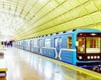 Під час повітряної тривоги дніпряни ховаються у метро