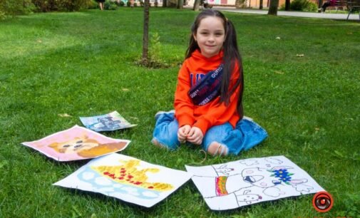 У Дніпрі школярка допомагає ЗСУ