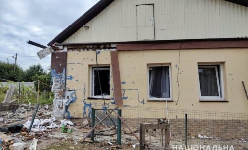 На Дніпропетровщині війська рф обстріляли Нікополь: пошкодили 11 будинків та гімназію