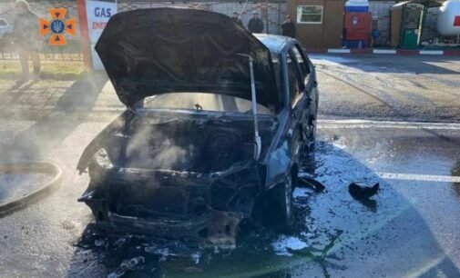 У Дніпрі на дорозі загорілася автівка