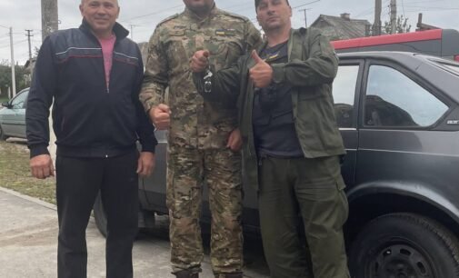 На Дніпропетровщині ремонтують та відправляють автівки на фронт