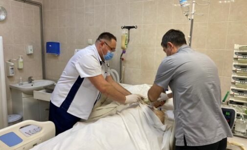 У Дніпрі рятують двох братів, які постраждали під час вибуху на пошті