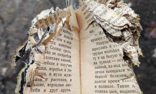 Нікопольські волонтери знайшли книгу у снаряді і планують виставити на аукціон