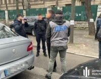 На Дніпропетровщині затримали посадовця Укртрансбезпеки, який вимагав хабарі від перевізників