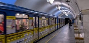 В столичном метро женщина попала под поезд: движение на синей ветке частично ограничено
