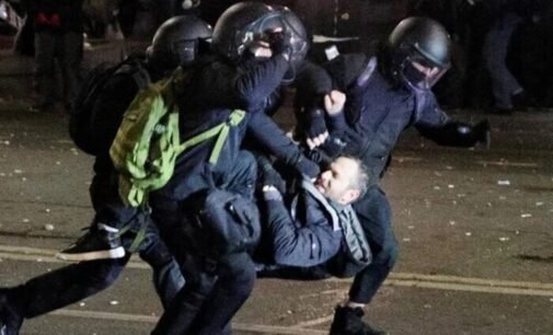 Разгон протеста в Грузии: силовики за ночь задержали более сотни митингующих