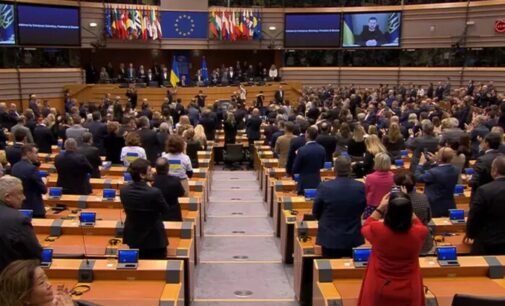 1000 дней войны: Европарламент аплодировал Зеленскому стоя (видео)