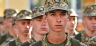 У Трампа призвали Зеленского мобилизовать 18-летних: эксперт раскрыл возможные последствия