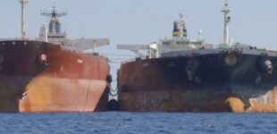 «Невидимый» экспорт: Российские нефтяные танкеры исчезают с радаров