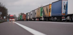 ЕС официально продлил «транспортный безвиз» с Украиной: новые правила