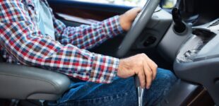 Юрист указал на роковую ошибку водителей при покупке авто: как не потерять машину